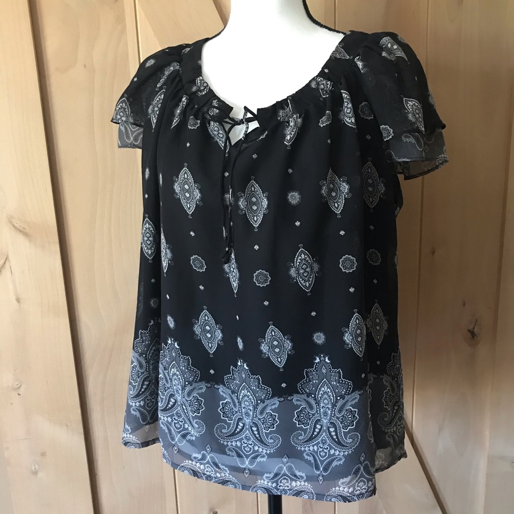 💕 Apt. 9 Medallion Top